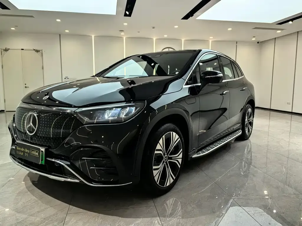 Mercedes-Benz EQE SUV — фото 1