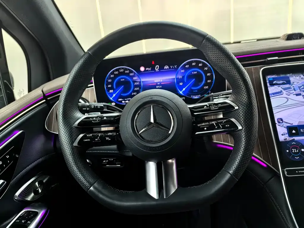 Mercedes-Benz EQE SUV — фото 9