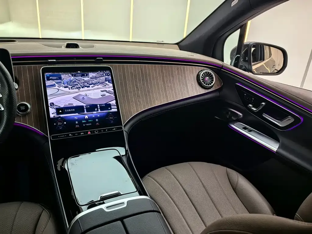 Mercedes-Benz EQE SUV — фото 3