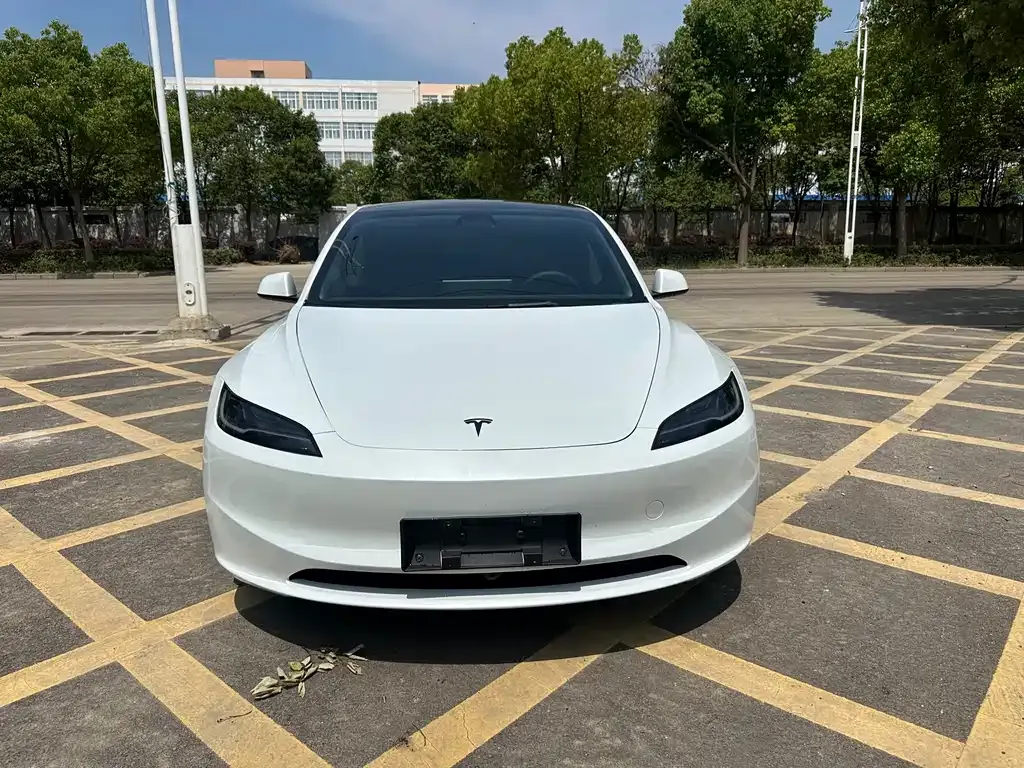 Tesla Model 3 — фото 9