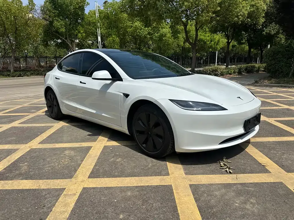 Tesla Model 3 — фото 4