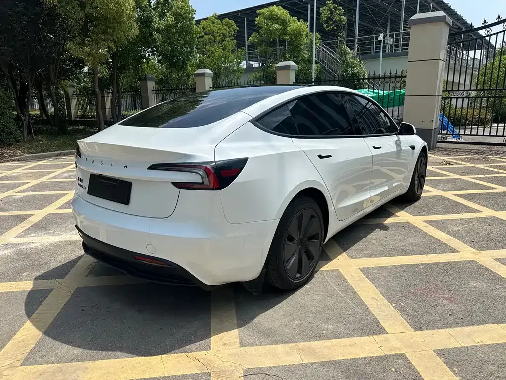 Tesla Model 3 — фото 3