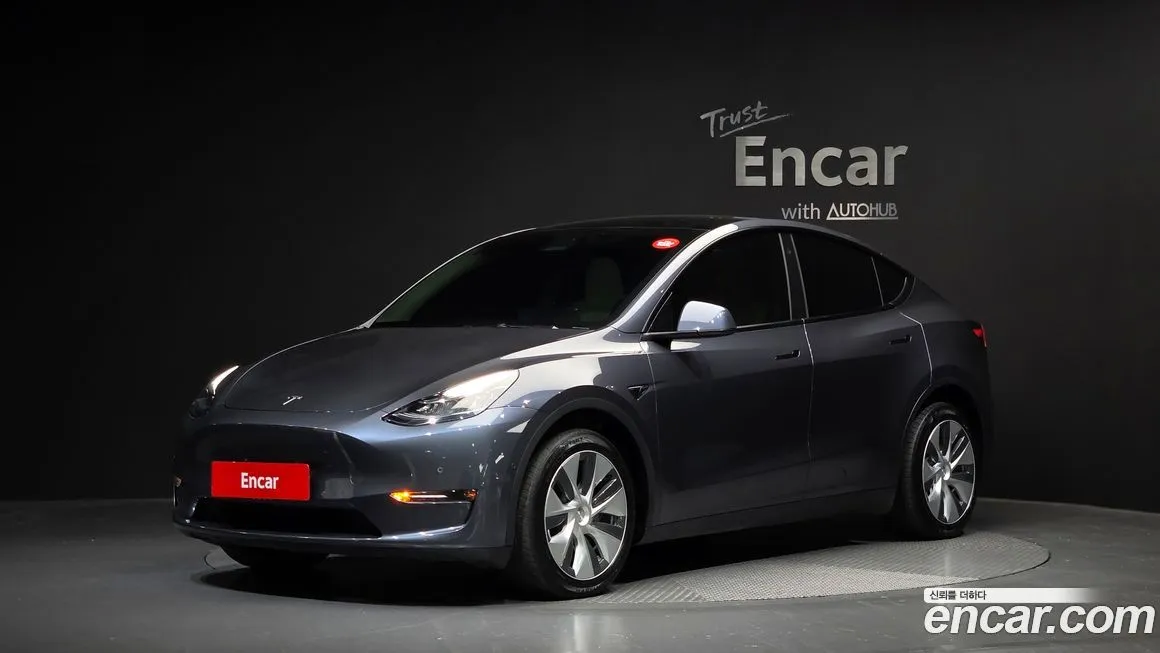Tesla Model Y — фото 1