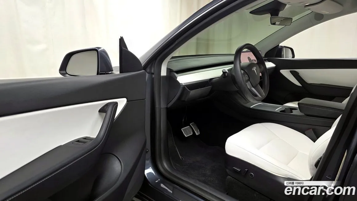 Tesla Model Y — фото 10