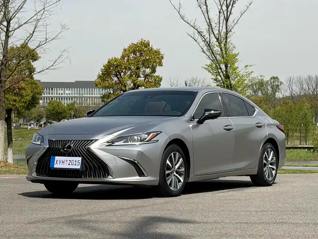 Lexus ES — фото 1