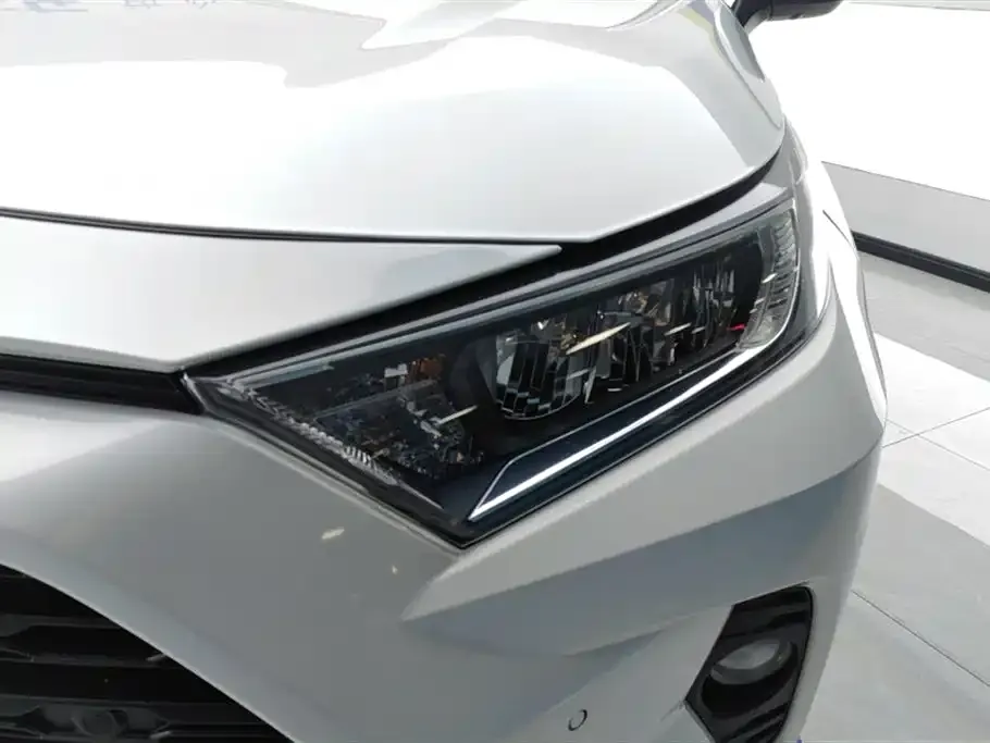 Toyota RAV4 — фото 10