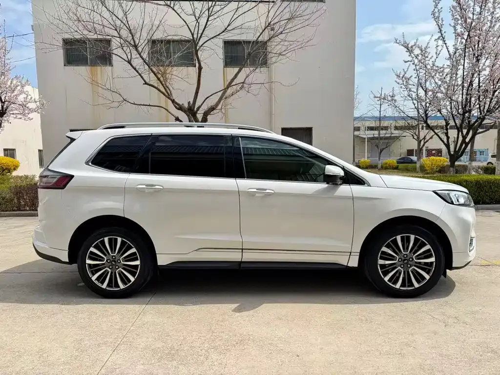 Ford Edge — фото 6