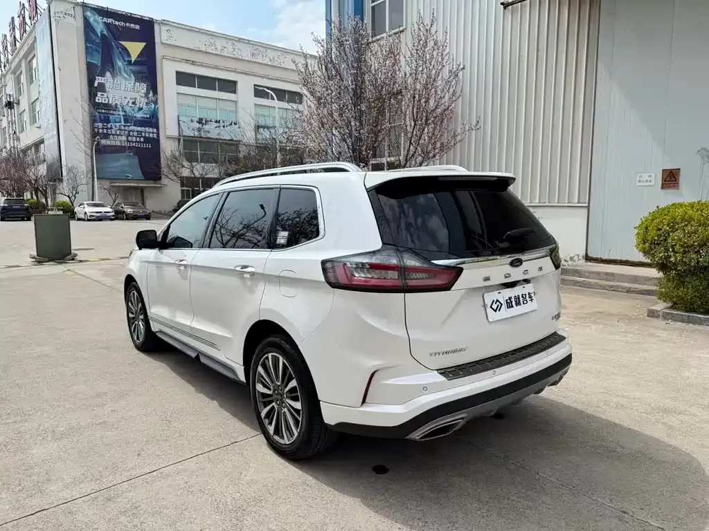 Ford Edge — фото 8