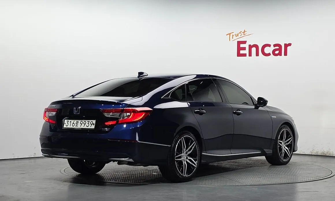 Honda Accord — фото 9