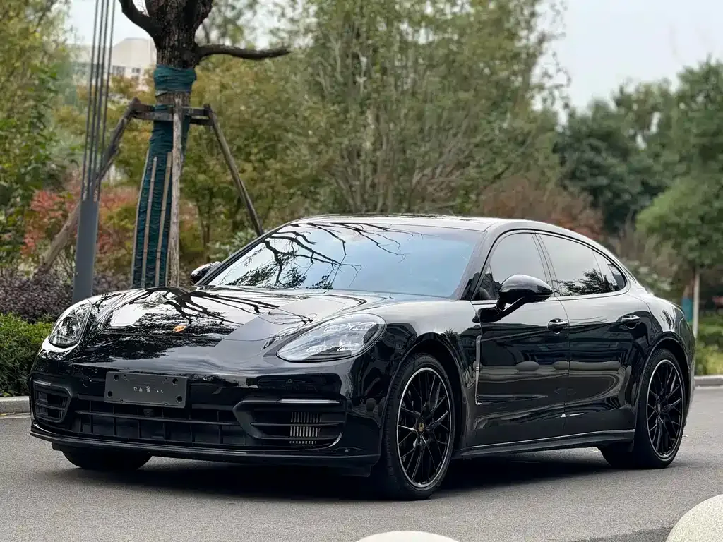 Porsche Panamera — фото 1