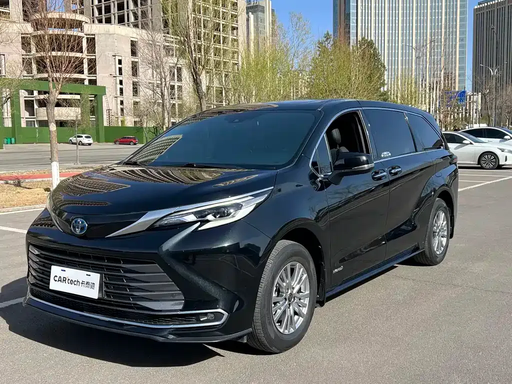 Toyota Sienna — фото 1