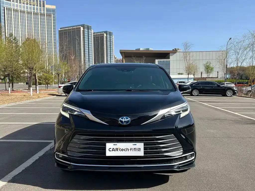 Toyota Sienna — фото 10