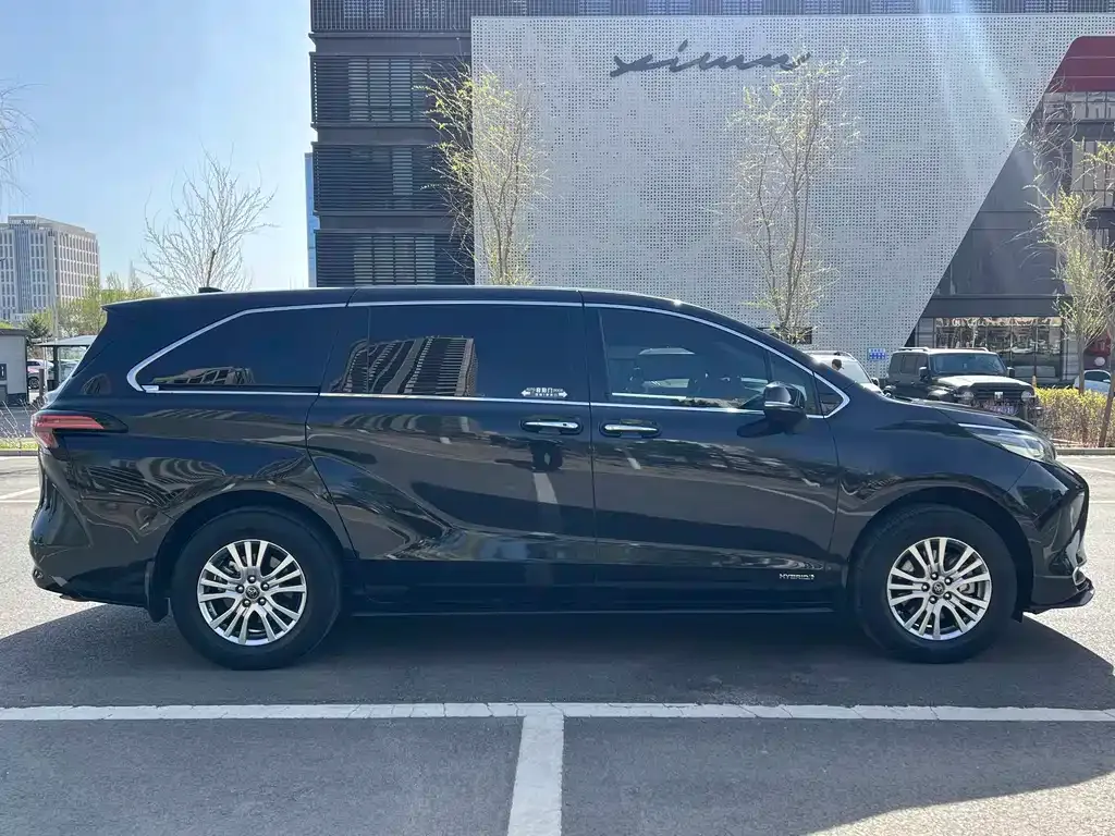 Toyota Sienna — фото 7