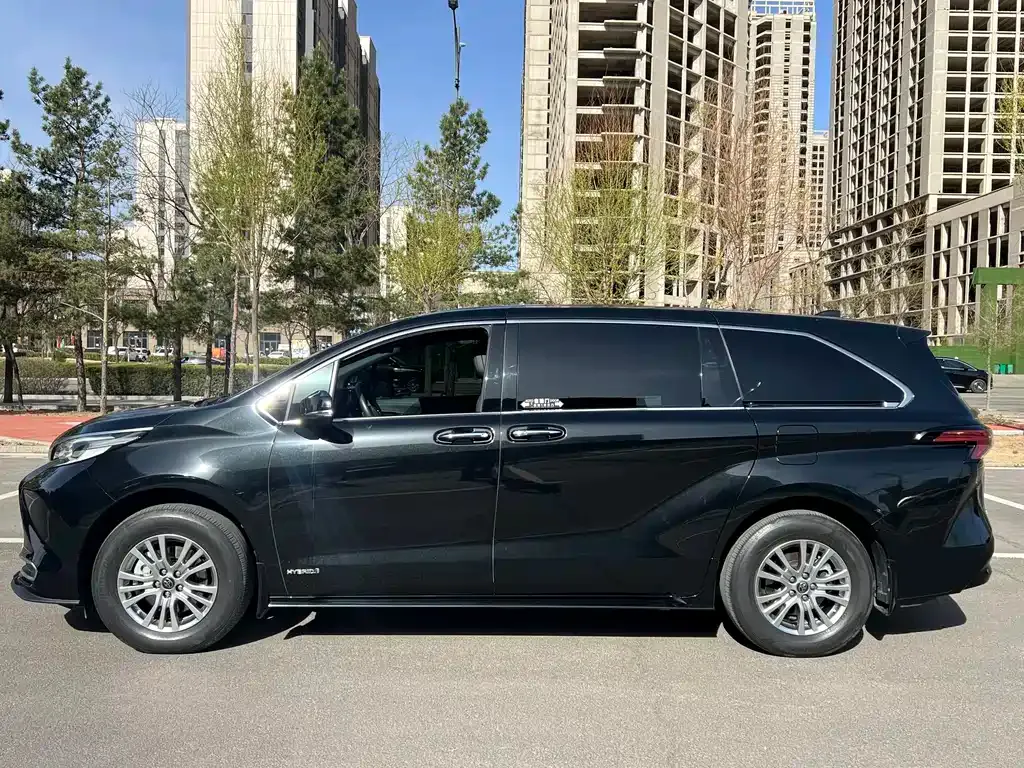 Toyota Sienna — фото 6