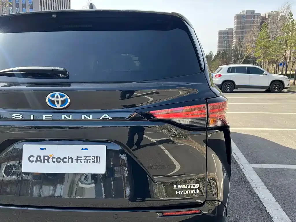 Toyota Sienna — фото 4
