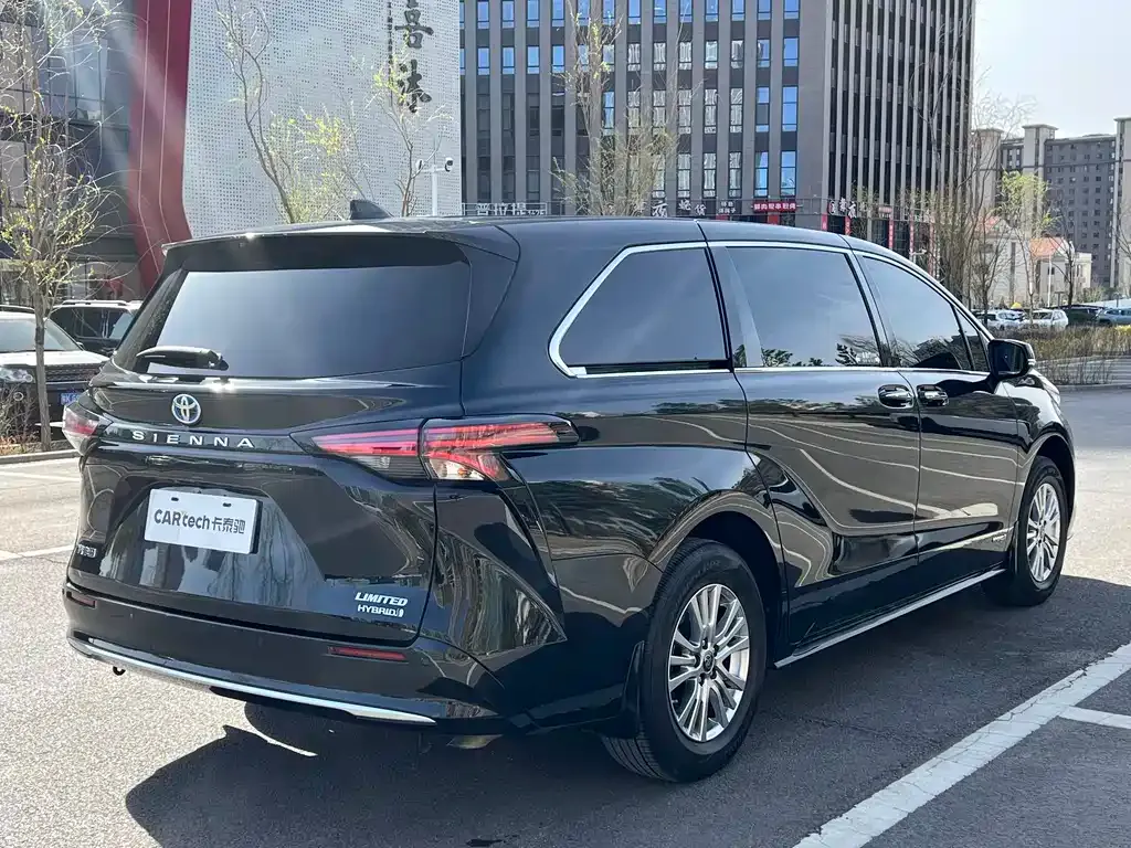 Toyota Sienna — фото 8