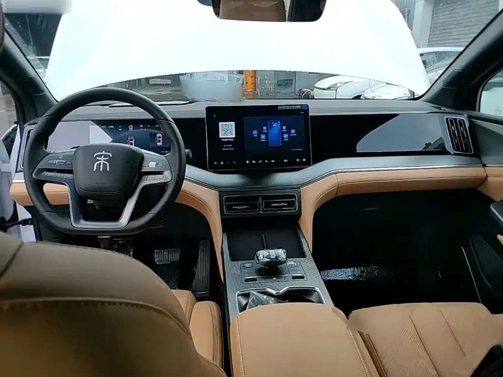 BYD L DM-i — фото 4