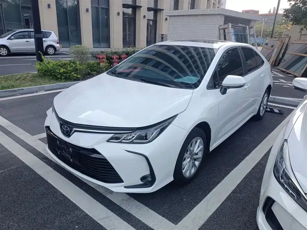 Toyota Corolla — фото 1