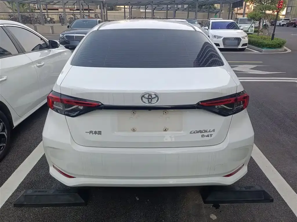 Toyota Corolla — фото 10