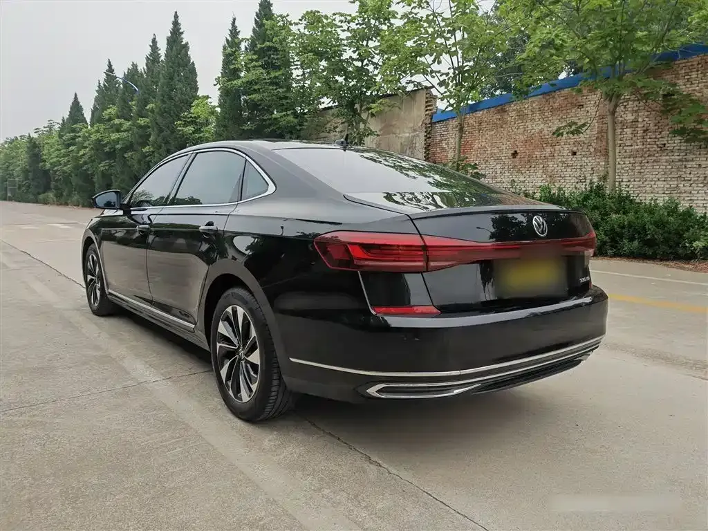 Volkswagen Passat — фото 8