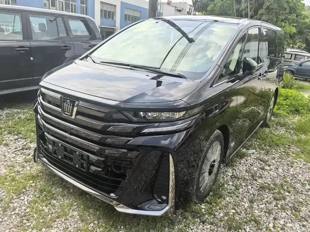 Toyota Vellfire — фото 1