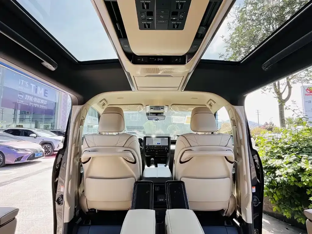 Toyota Vellfire — фото 8
