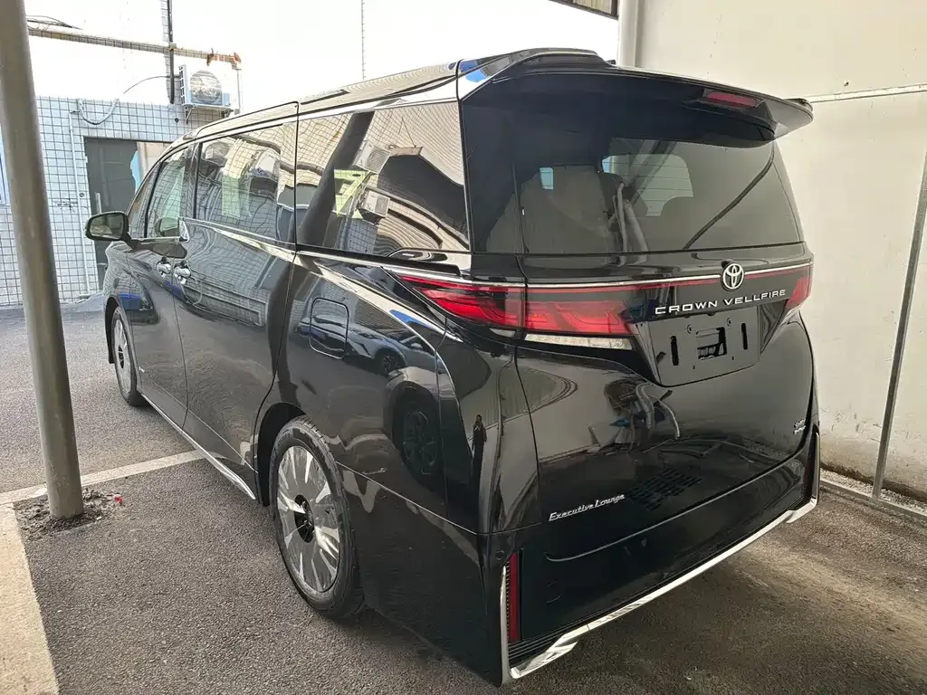 Toyota Vellfire — фото 2