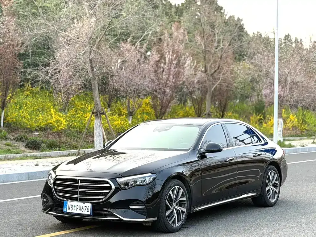Mercedes-Benz E-Class — фото 1