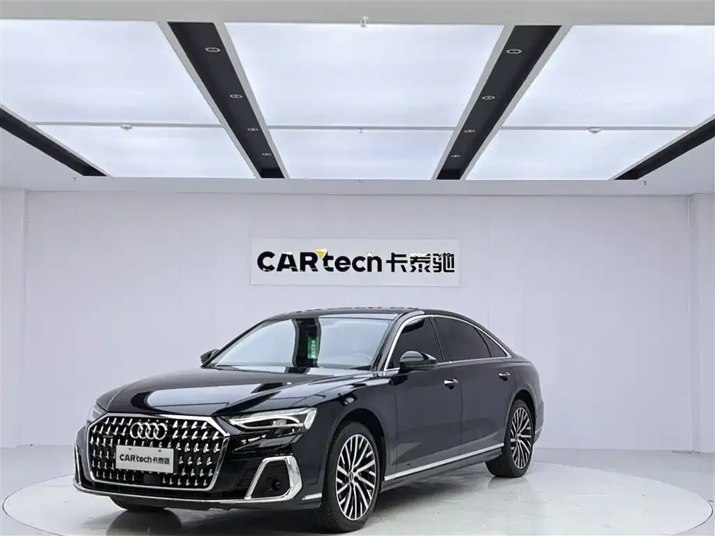 Audi A8 — фото 1