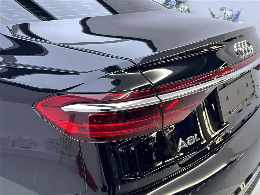 Audi A8 — фото 10