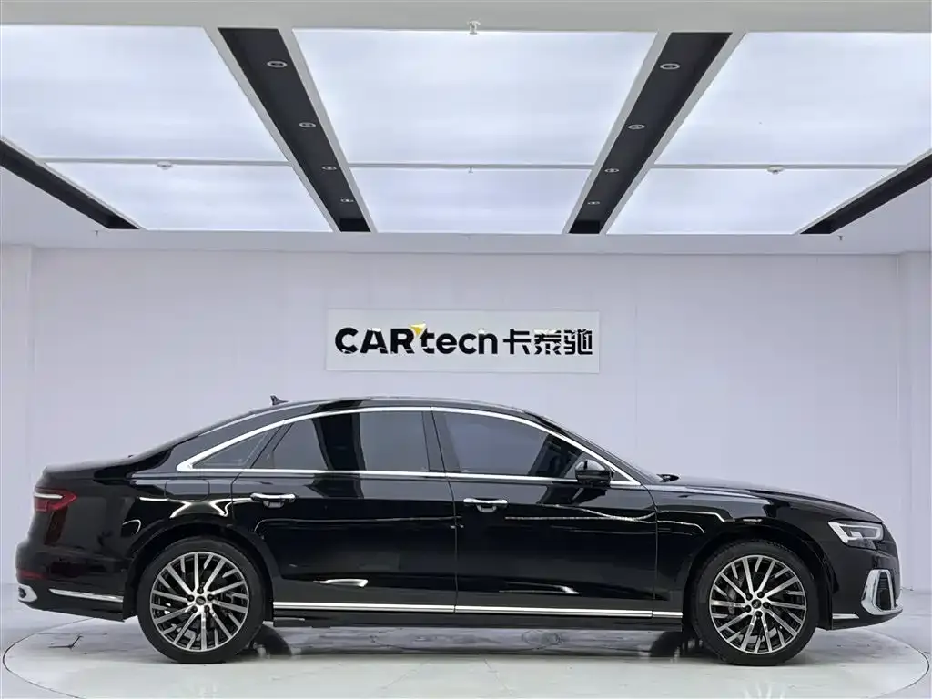 Audi A8 — фото 9