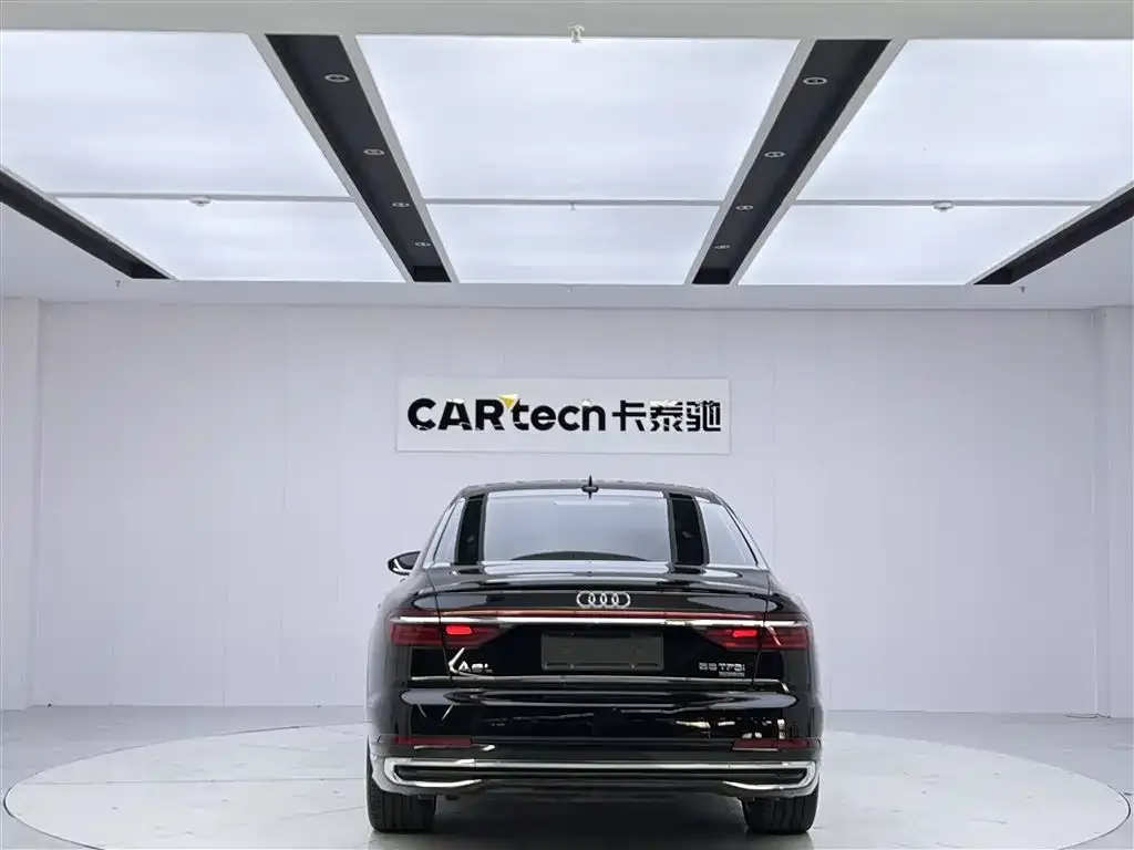 Audi A8 — фото 5