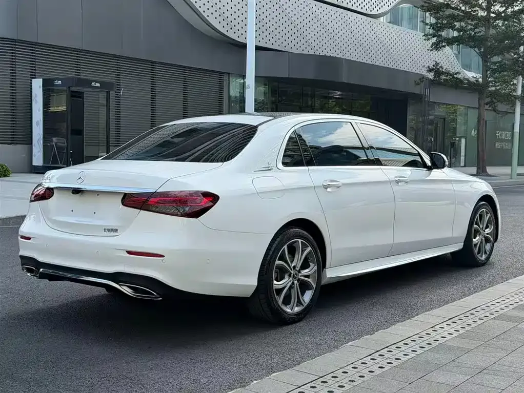 Mercedes-Benz E-Class — фото 10