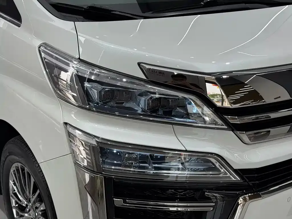 Toyota Vellfire — фото 10