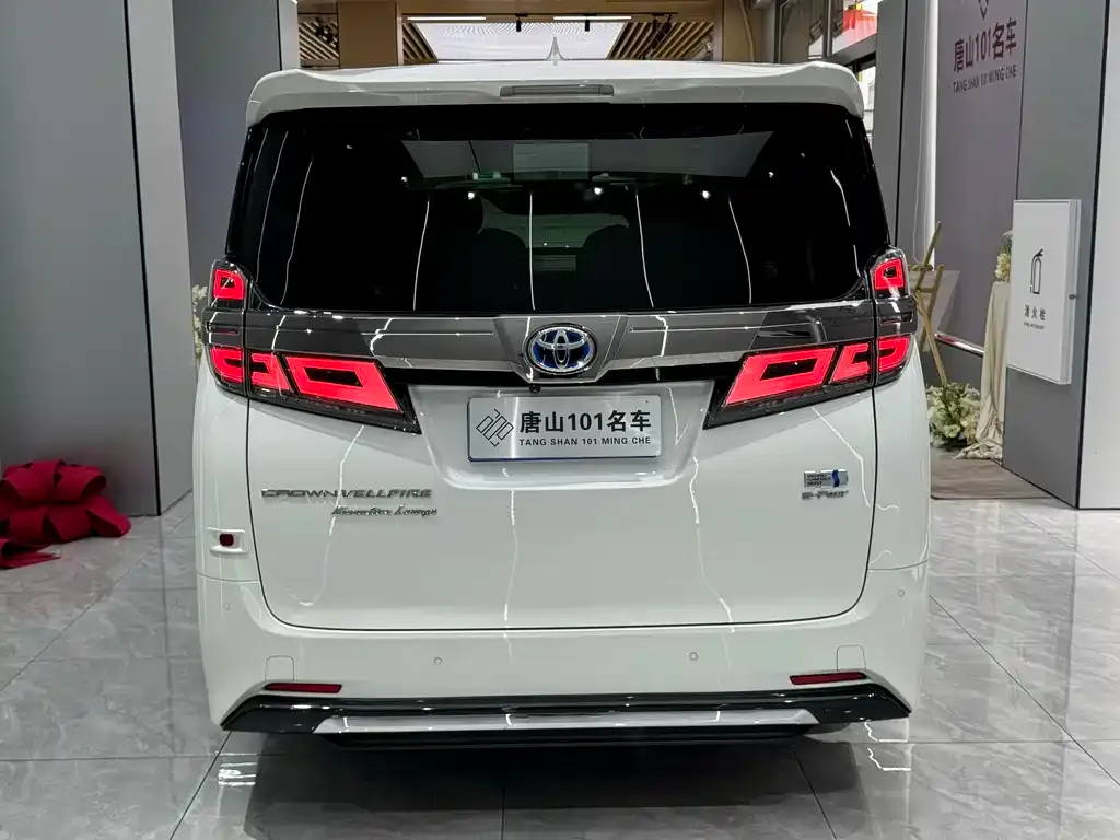 Toyota Vellfire — фото 6