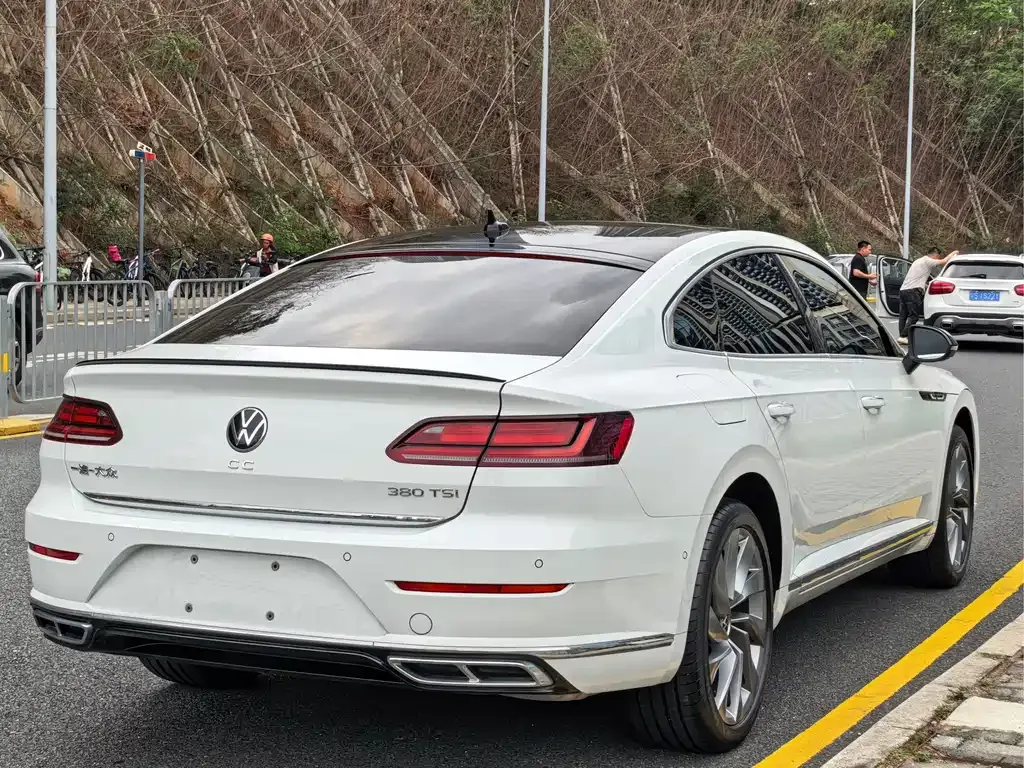 Volkswagen CC — фото 10