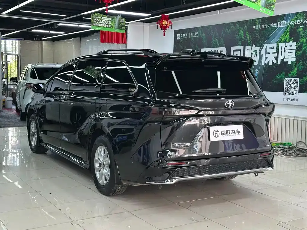 Toyota Granvia — фото 6