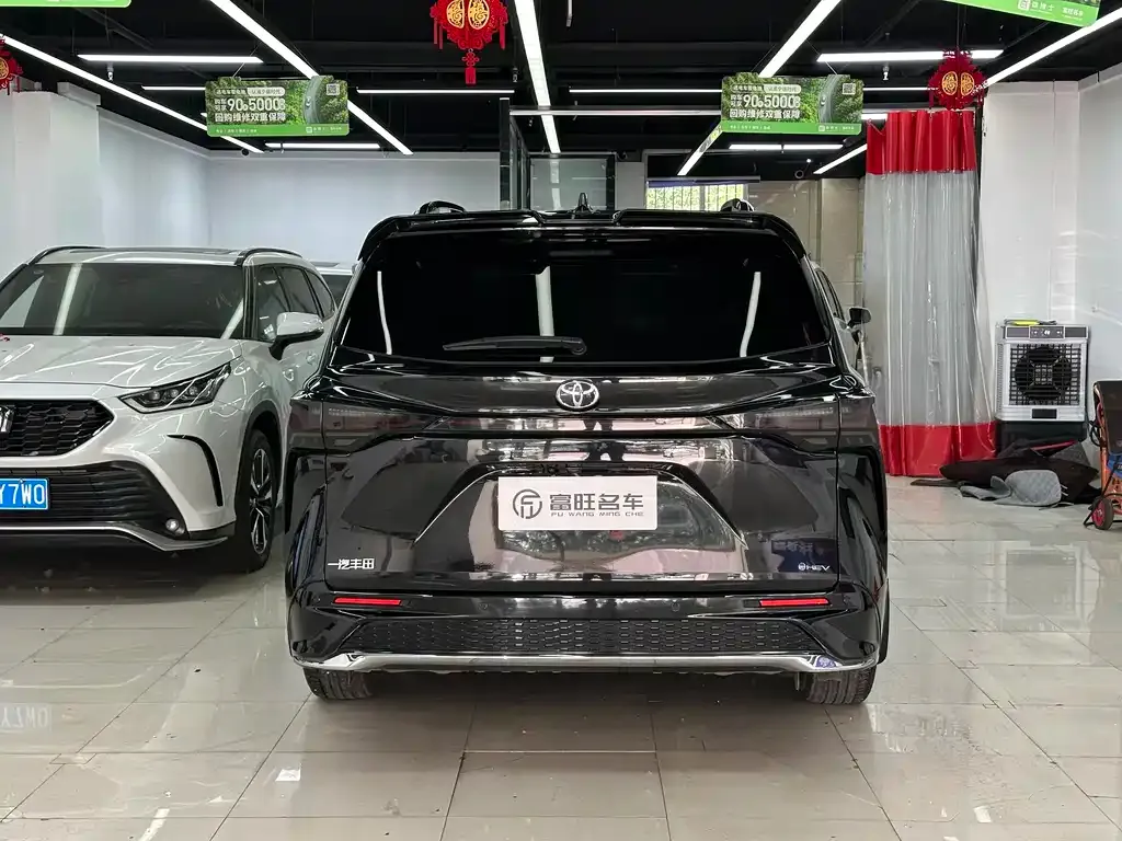 Toyota Granvia — фото 10