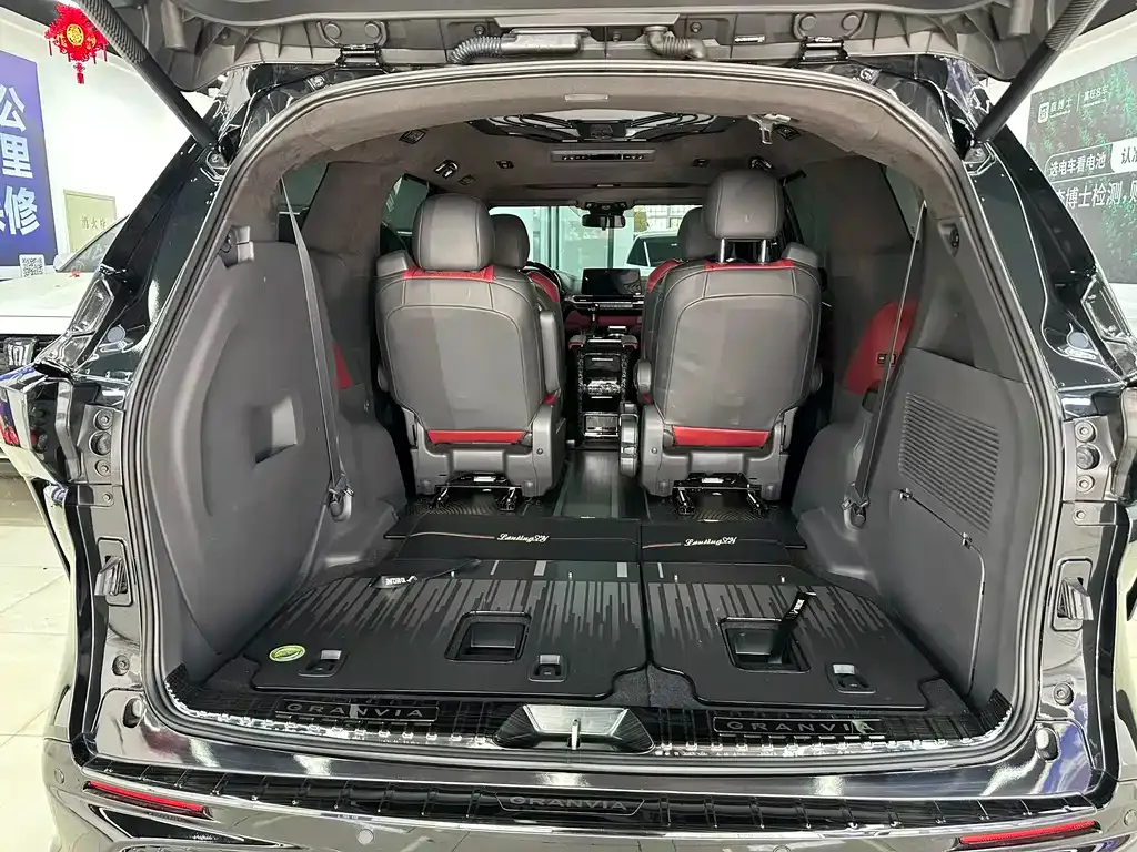 Toyota Granvia — фото 7