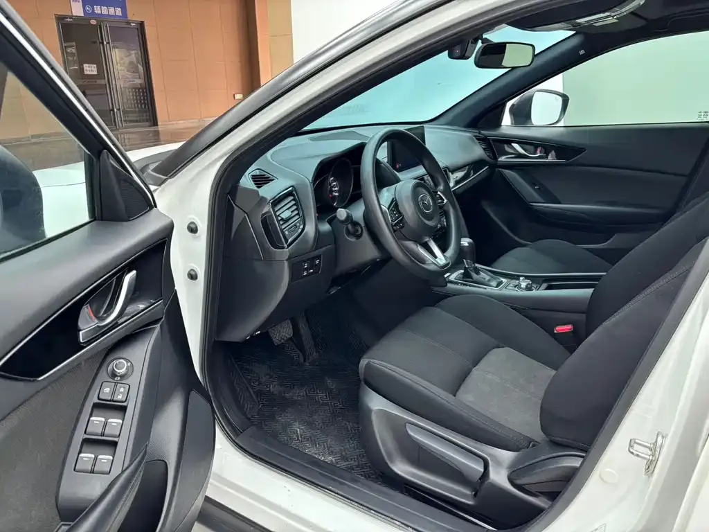 Mazda CX-4 — фото 10