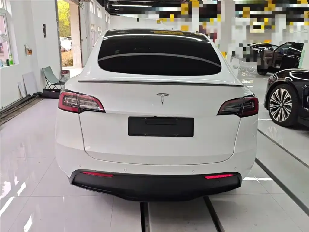 Tesla Model Y — фото 5