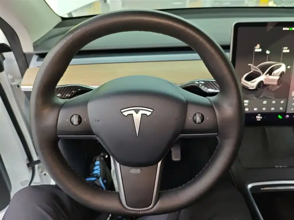 Tesla Model Y — фото 4
