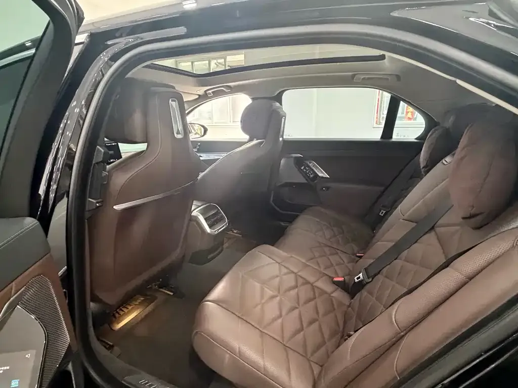 BMW i7 2024 из CN, фото 4
