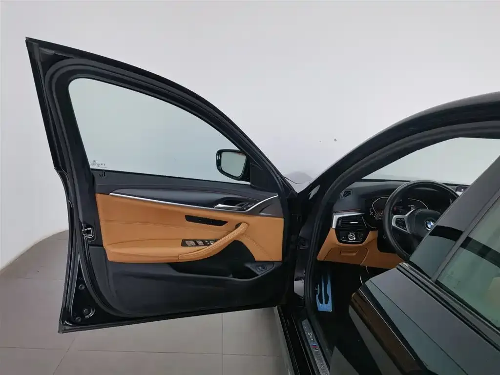 BMW 5 Series (Import) 2024 из CN, фото 10