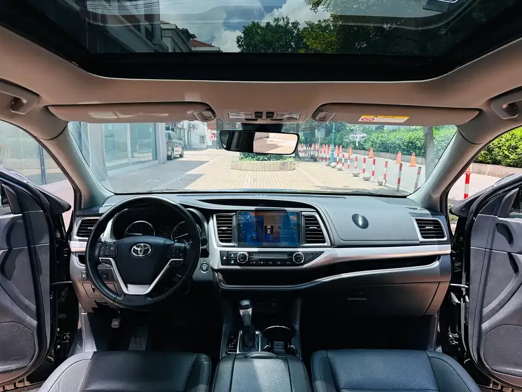 Toyota Highlander — фото 2