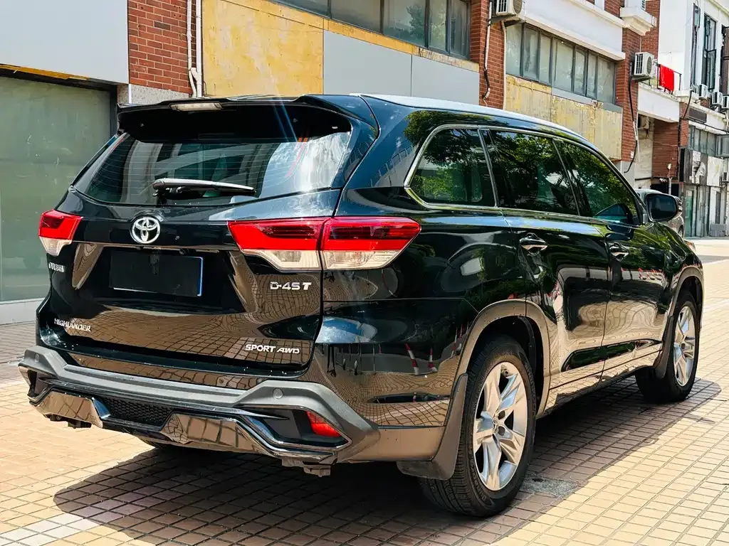 Toyota Highlander — фото 4