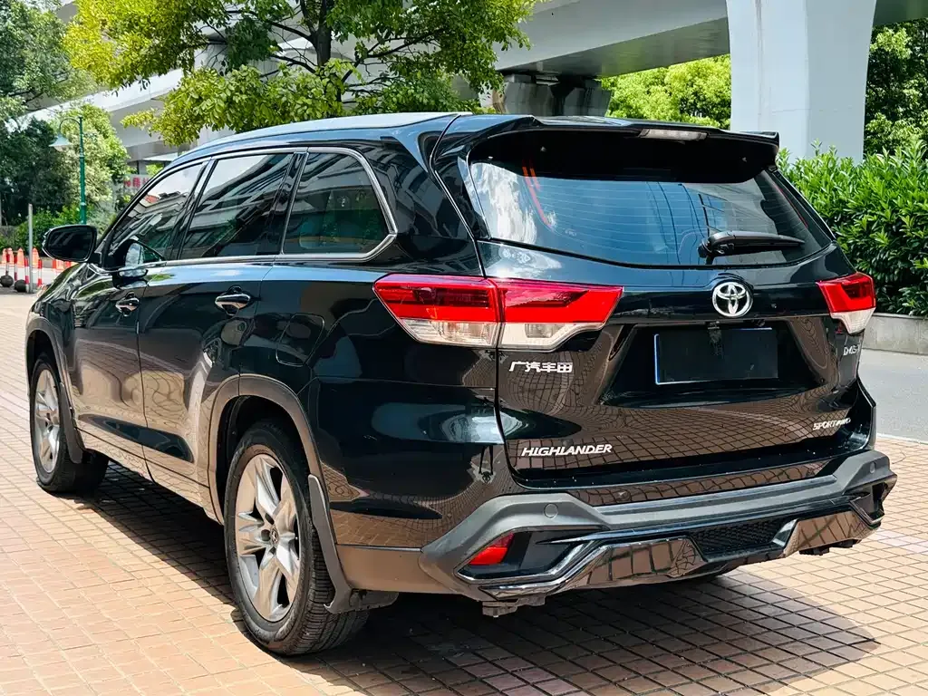 Toyota Highlander — фото 10