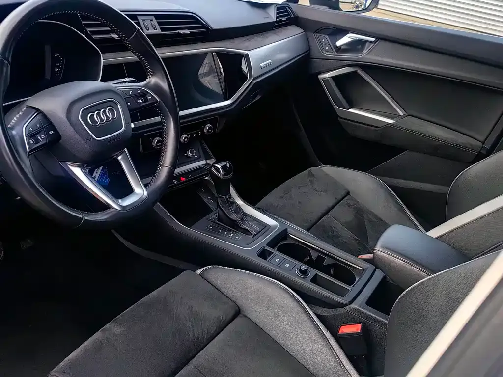 Audi Q3 — фото 10