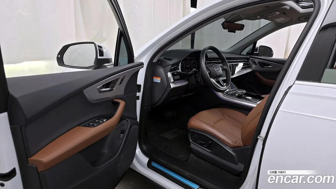 Audi Q7 2021 из KR, фото 4