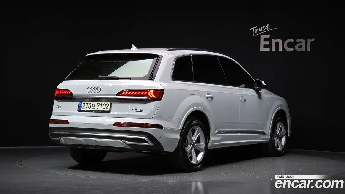 Audi Q7 2021 из KR, фото 2